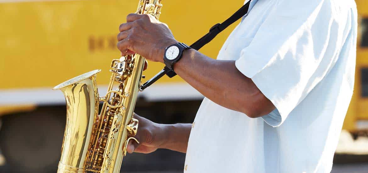 Musicians play live music daily at PIER 39